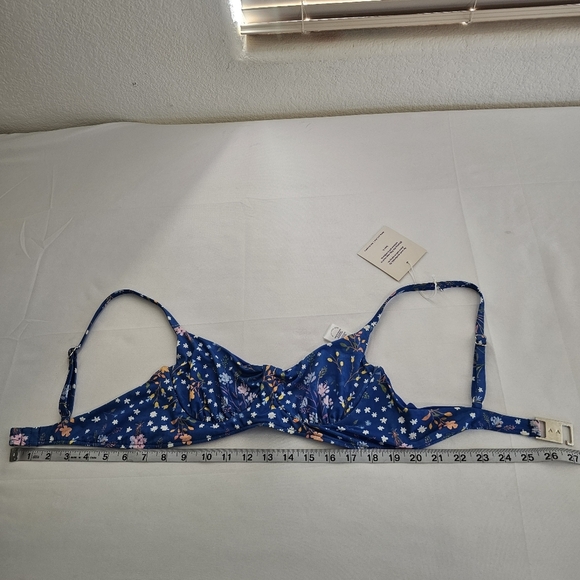 NWT Kitty & Vibe Blue Floral Underwire Bikini Top Size XS C Swimwear Surf Beachy - Picture 11 of 12